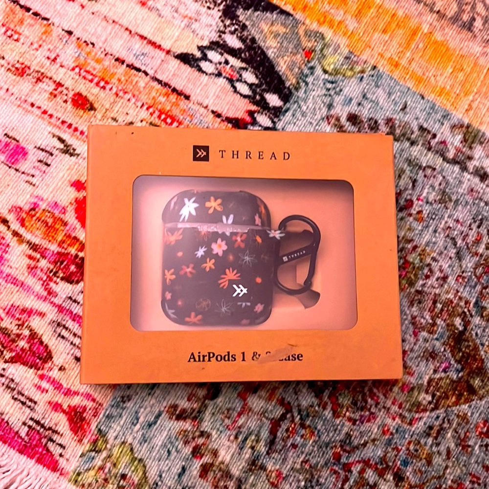 AirPods 1 & 2 Case “Emmy”